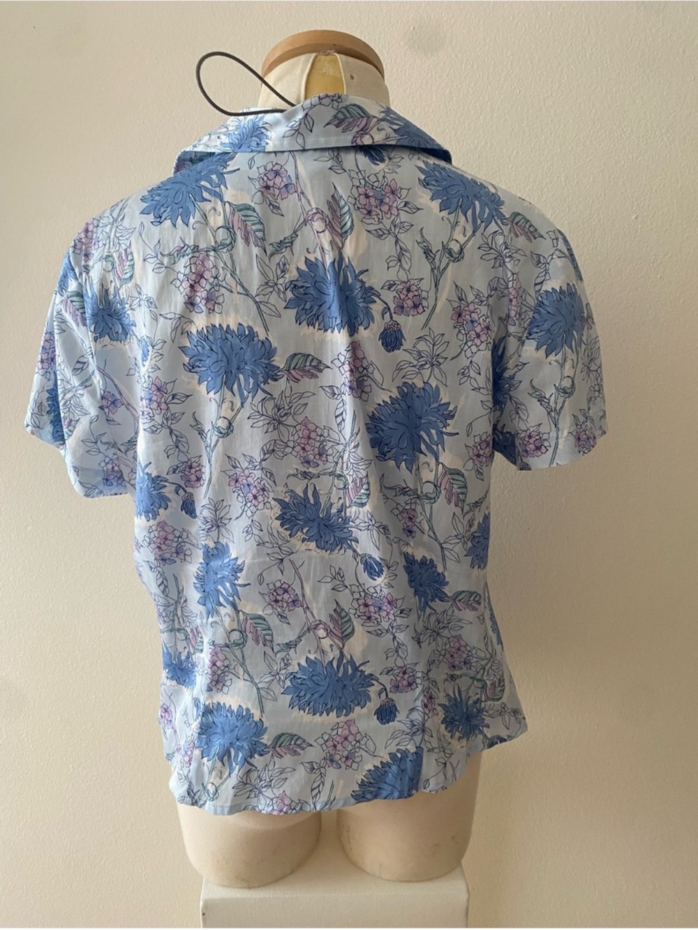 Liz Claiborne Light Blue Floral Short-Sleeve Button Down - Picture 3 of 5